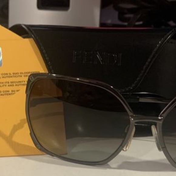 SOLD!!! FENDI SUNGLASSES - Picture 1 of 5